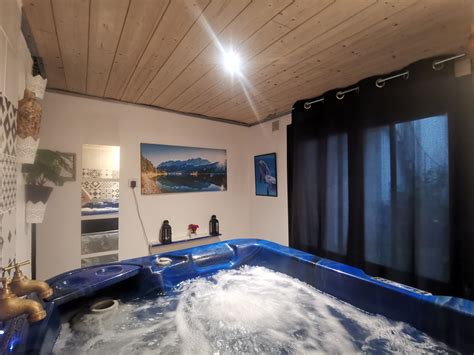 coquine grenoble|Love Room/Suite de charme avec jacuzzi et sauna à Grenoble